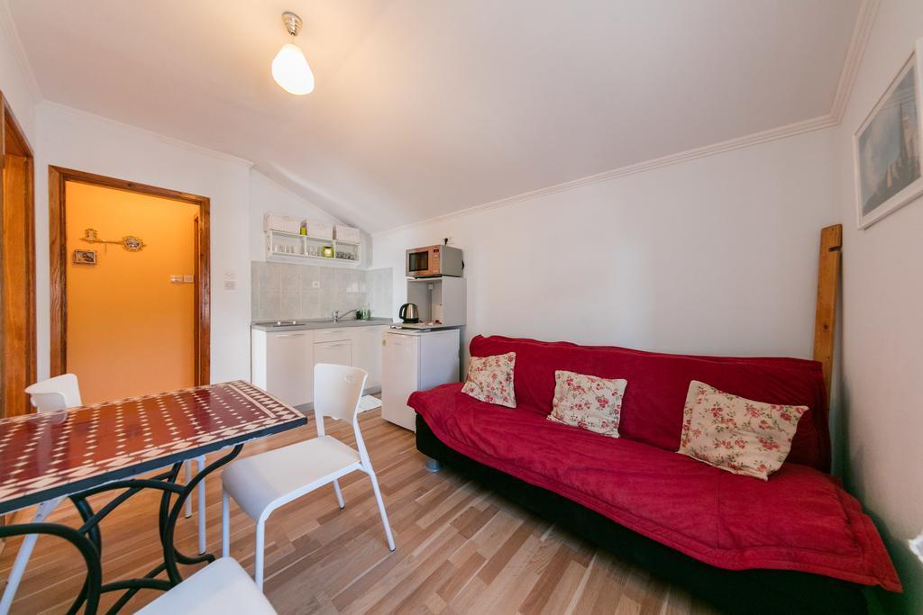 Apartments Kastelani Komiza Exterior photo