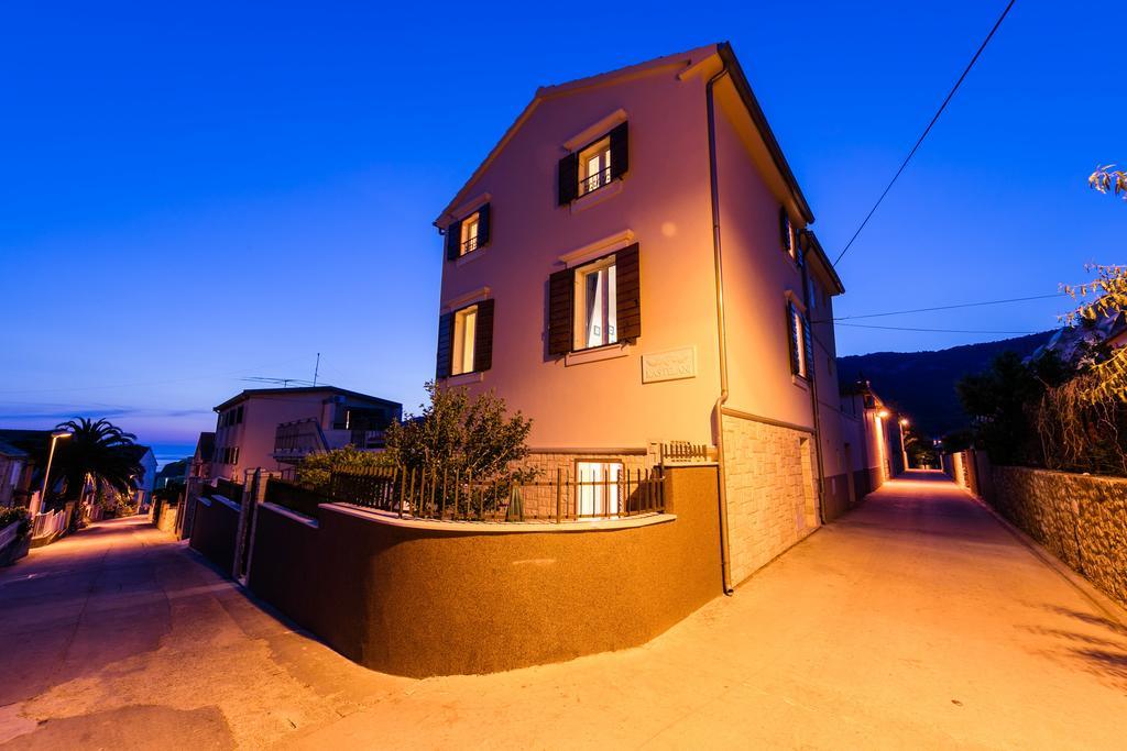 Apartments Kastelani Komiza Exterior photo
